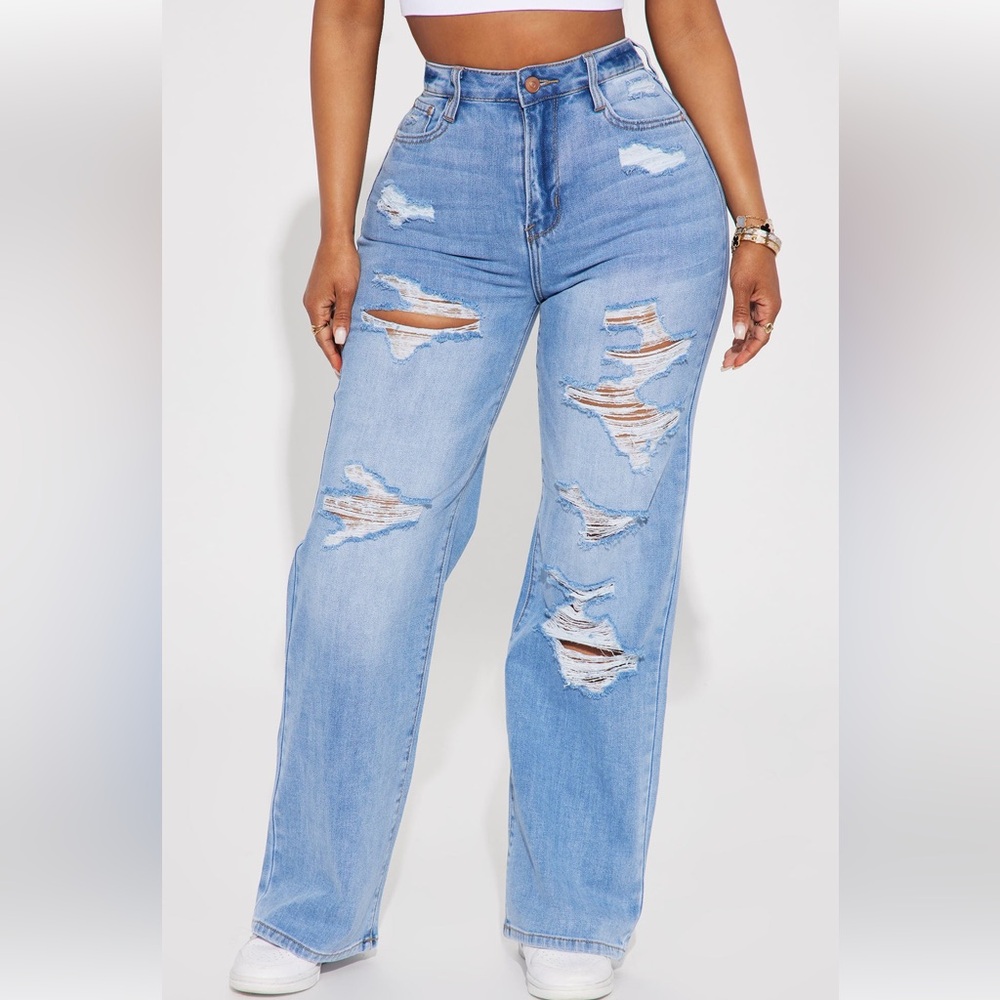 NWT Fashion Nova “Watch Me Ripped” Wide Leg Jean - Light Wash Size 11